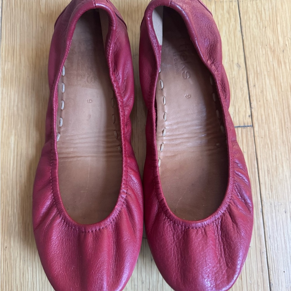Red Tieks